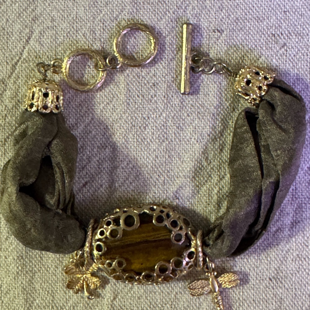 Silk, tigers eye and gold tone bracelet!